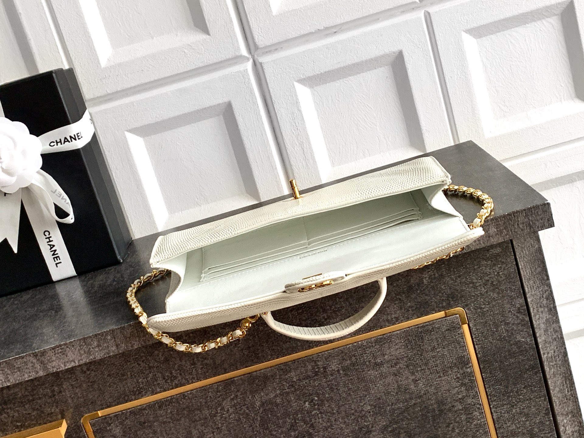Ch*el clutch with chain ap5280 9.5x25x5cm