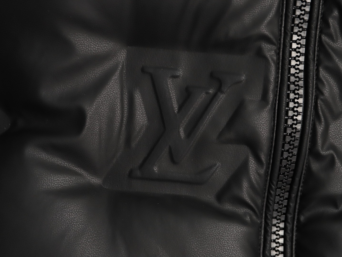 l0*is V*t0n puffer vest