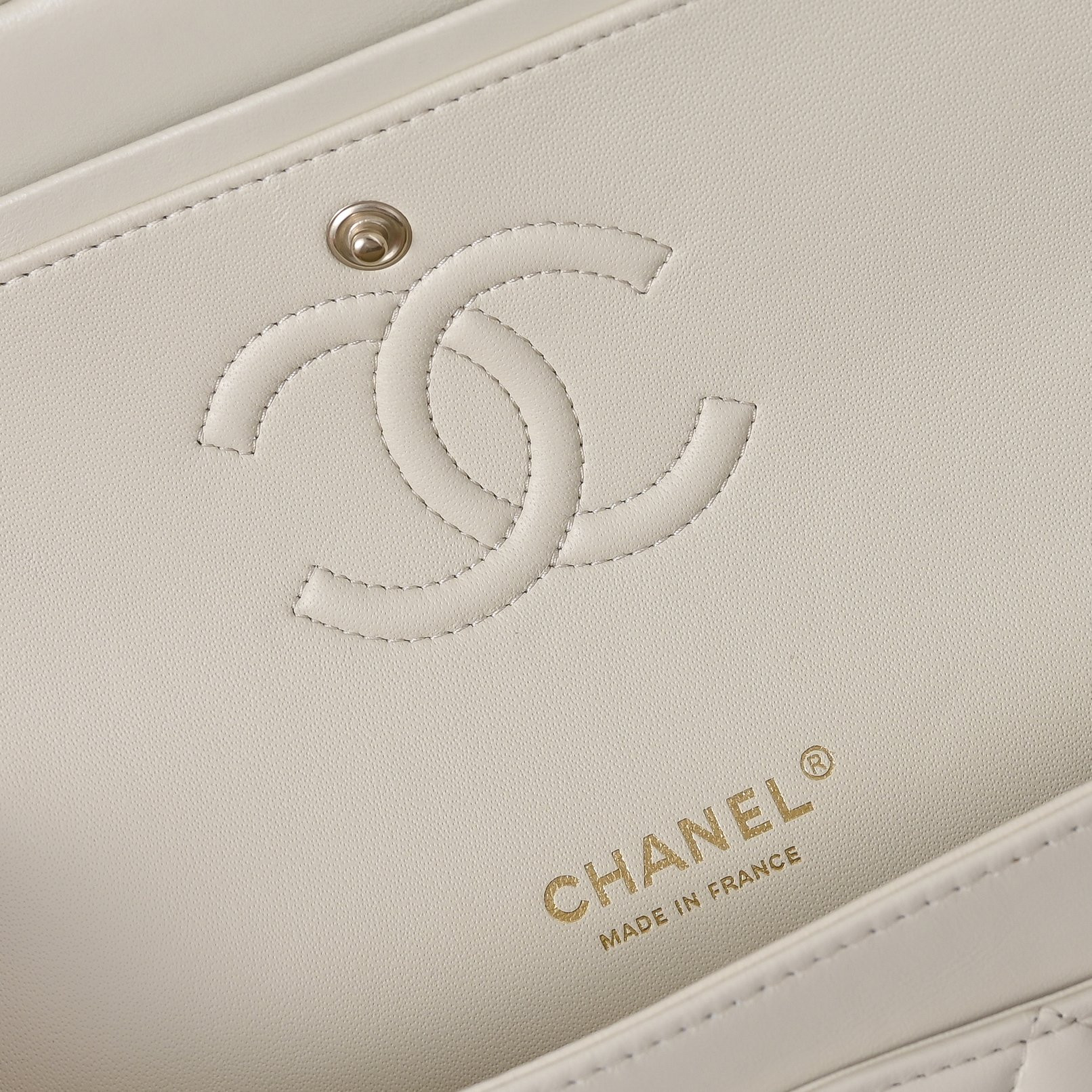 Ch*el classic flap handbag milky tea with light gold hardware a01113 23x14.5x6cm