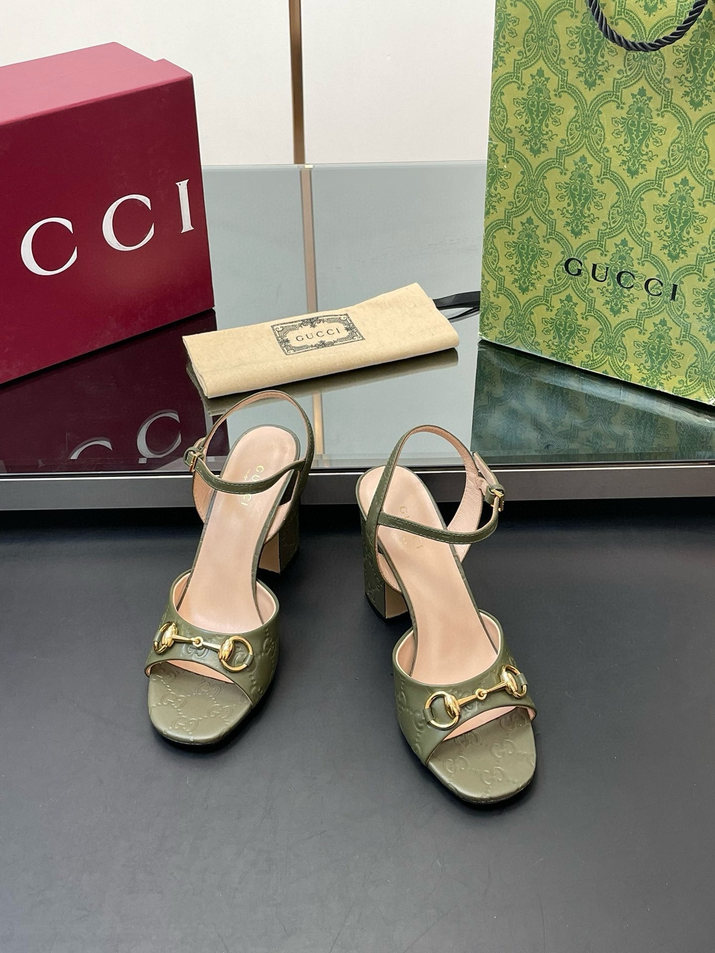 ua G*u*i horsebit sandal