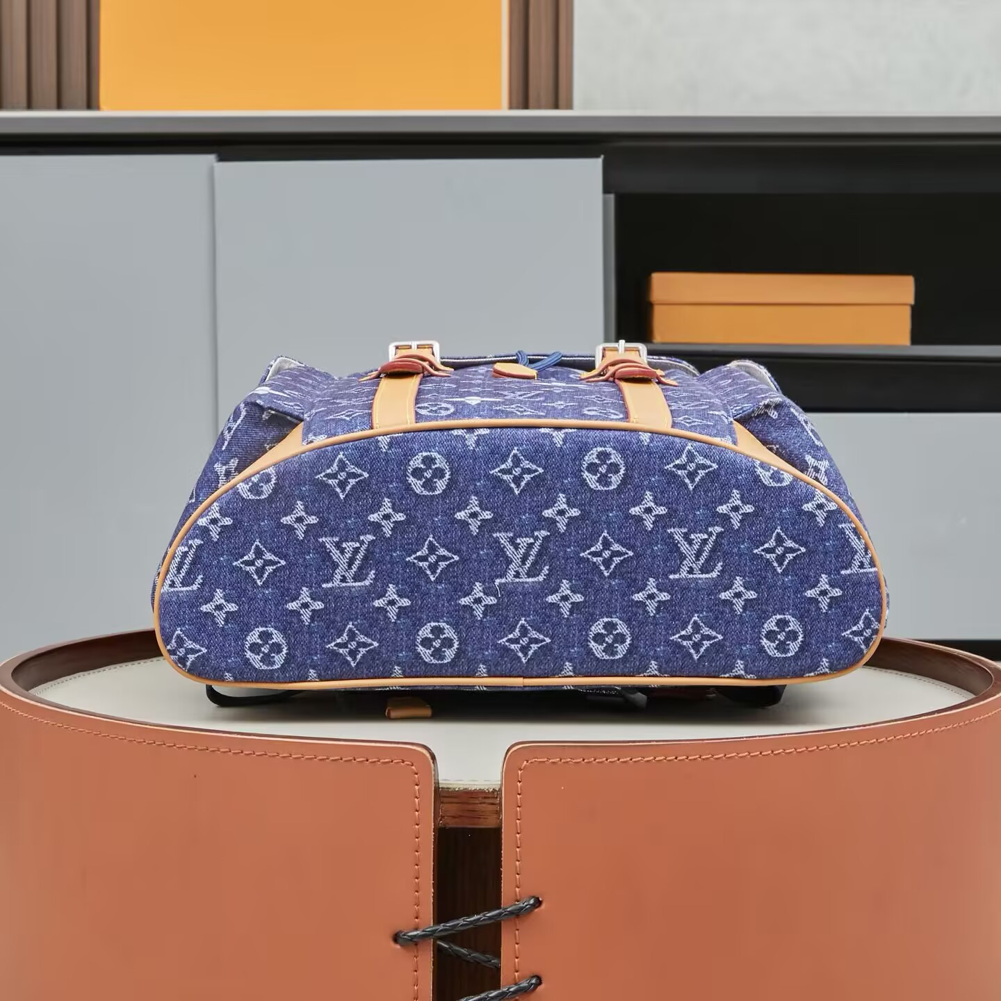 LV Christopher MM M27554 38 x 44 x 12.5 cm