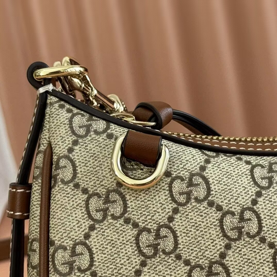 G*u*i gg emblem small shoulder bag 24x16.5x6cm