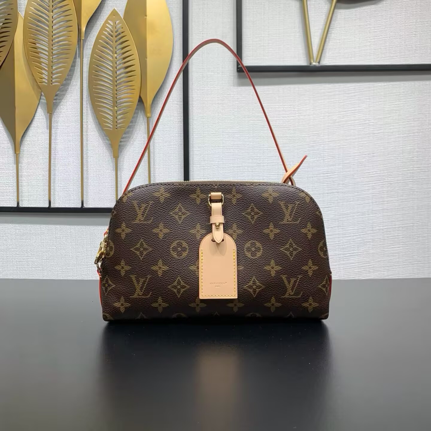 LV Tag Me Pouch M26787 24.5x17x4.5cm