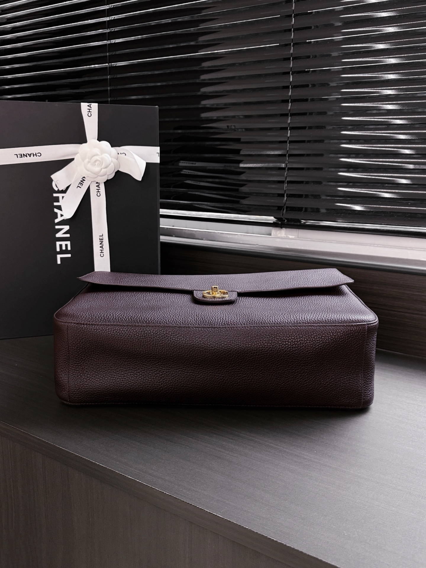 Ch*el maxi flap bag in coffee with gold-tone hardware as6233 26x38.5x11cm