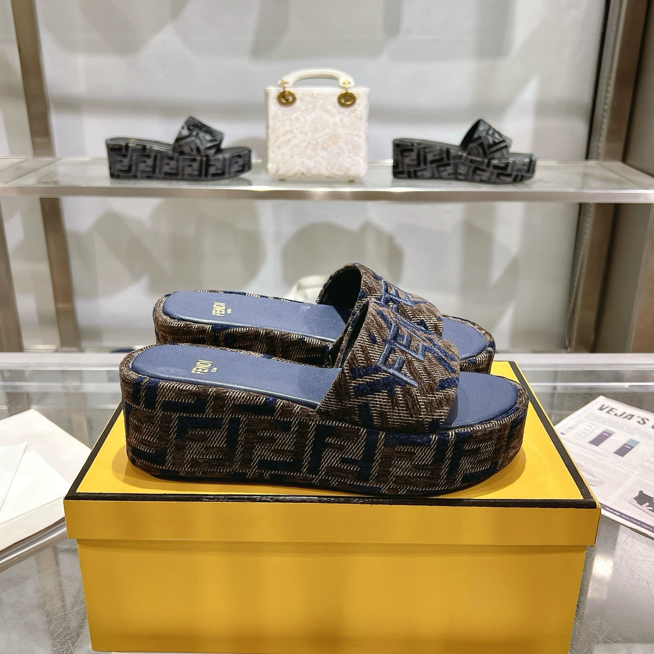 ua F**di sunshine ff chenille jacquard platform sandals