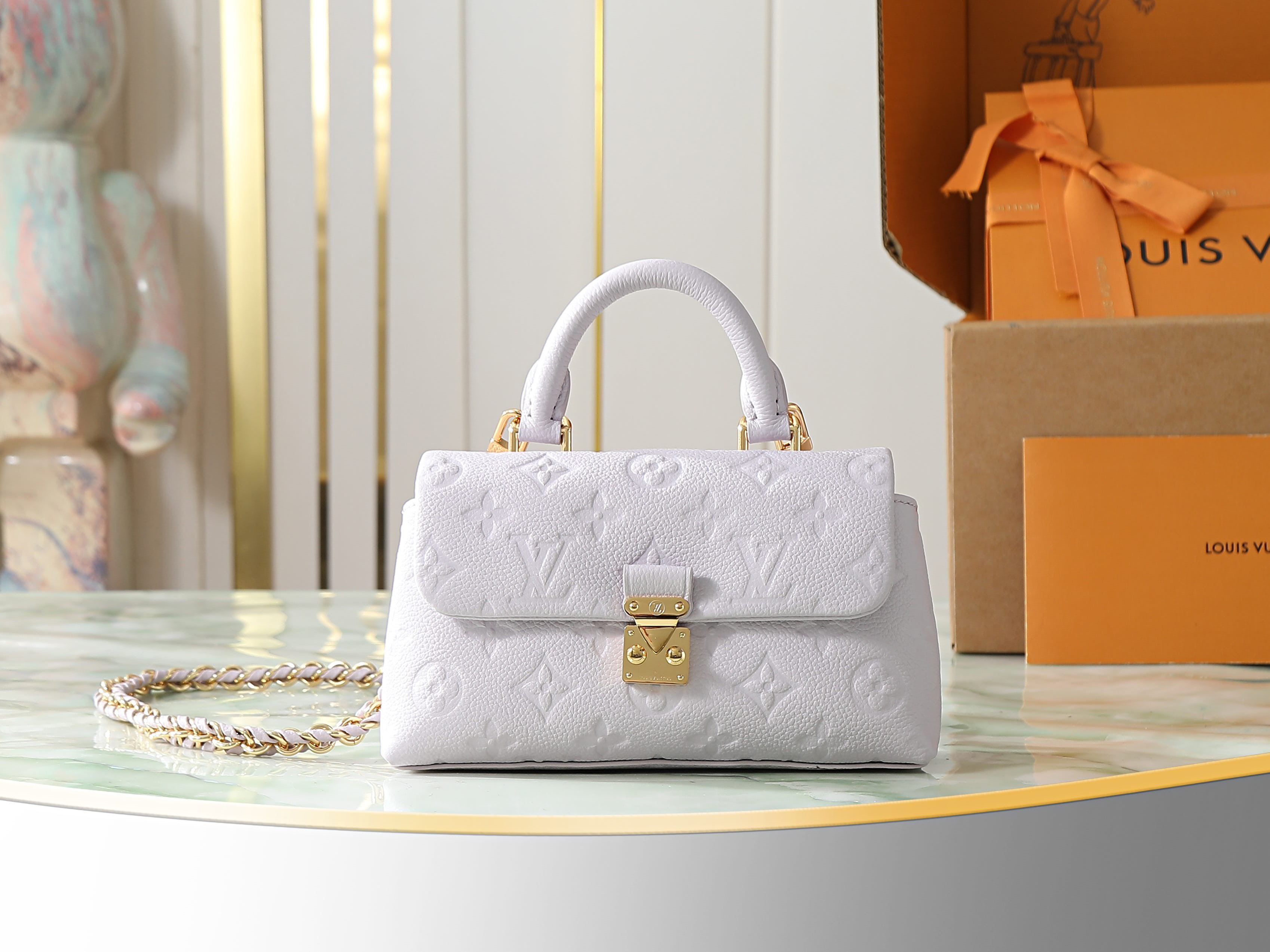 LV Nano Madeleine M29380 21x12.5x6cm