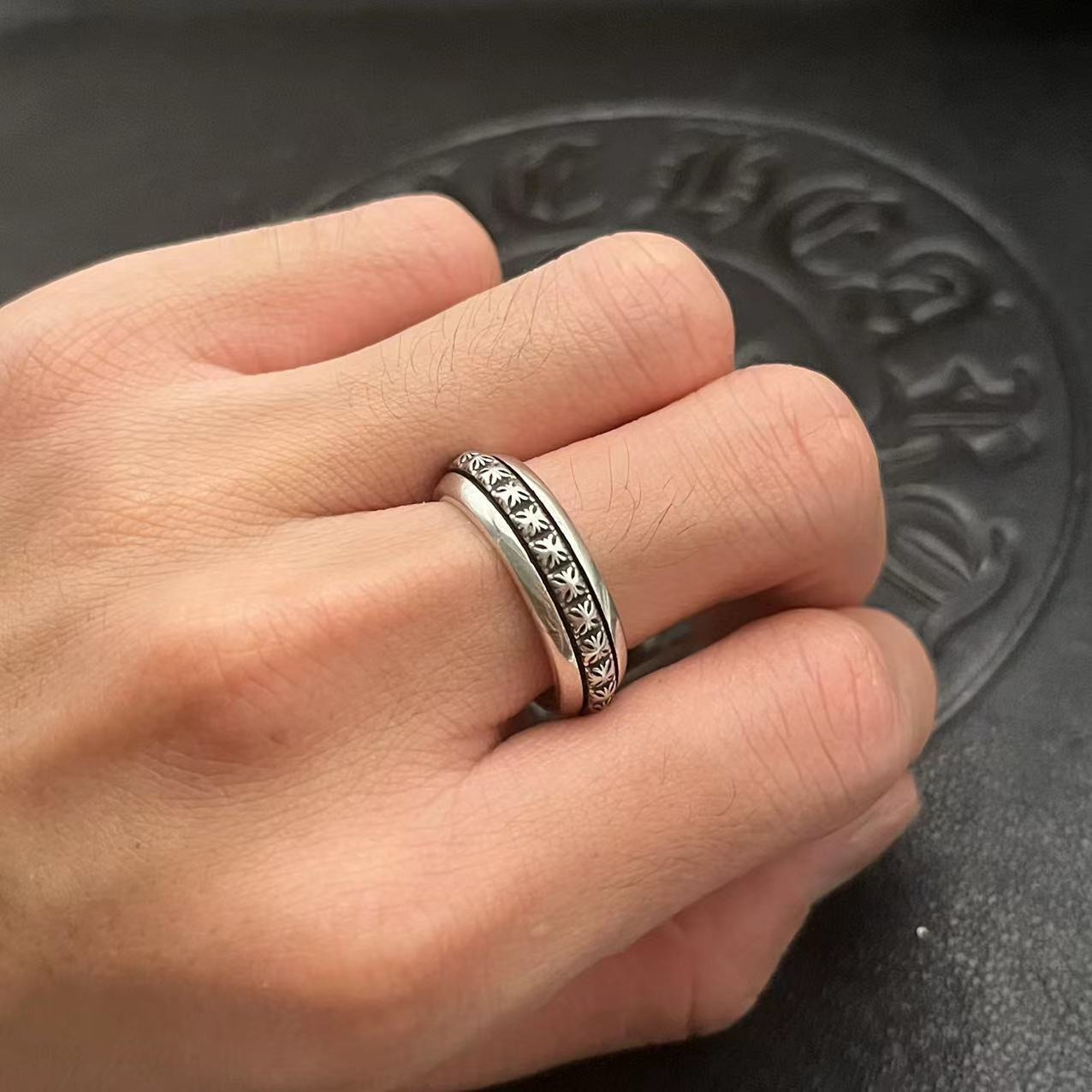 Ch**me He**ts cross open ring