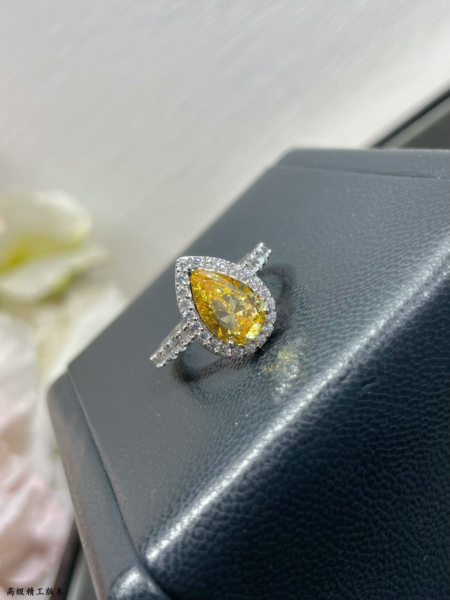 Gr*ff teardrop-shaped di*m*nd ring ag925