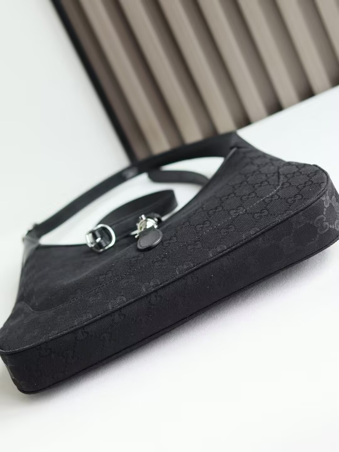 G*u*i jackie medium shoulder bag 31.5x22x4.5cm