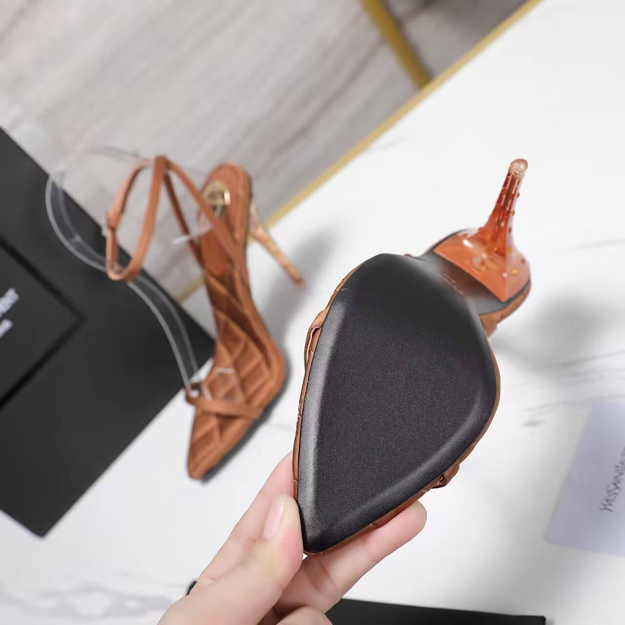 ua Y*L ivresse sandals
