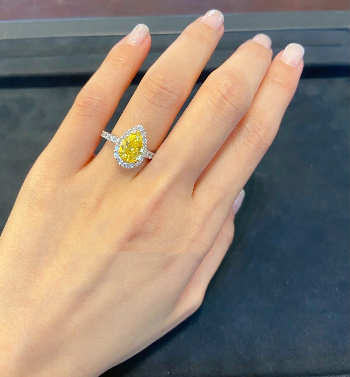 Gr*ff teardrop-shaped di*m*nd ring ag925