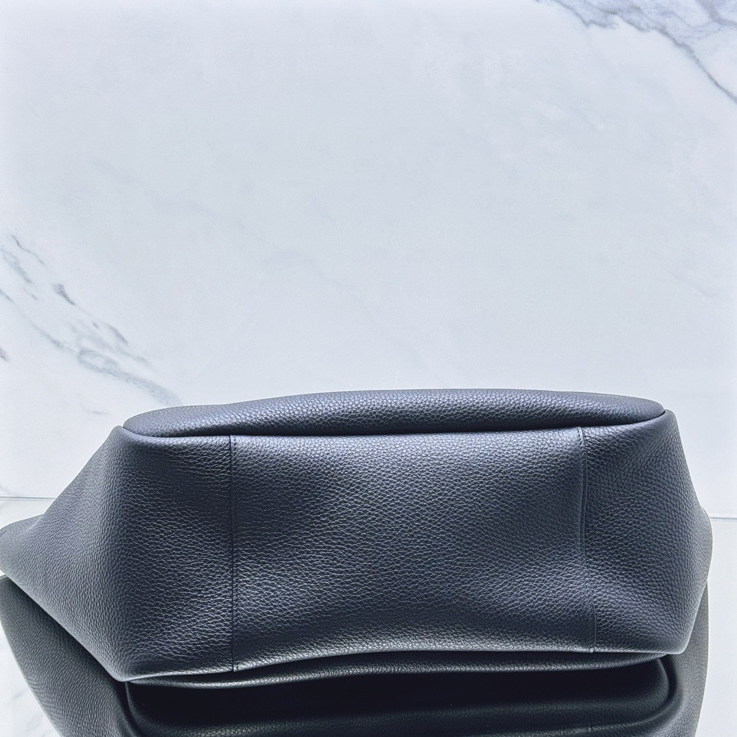 Y*L le 5 À 7 bea in grained leather 50×28×18cm