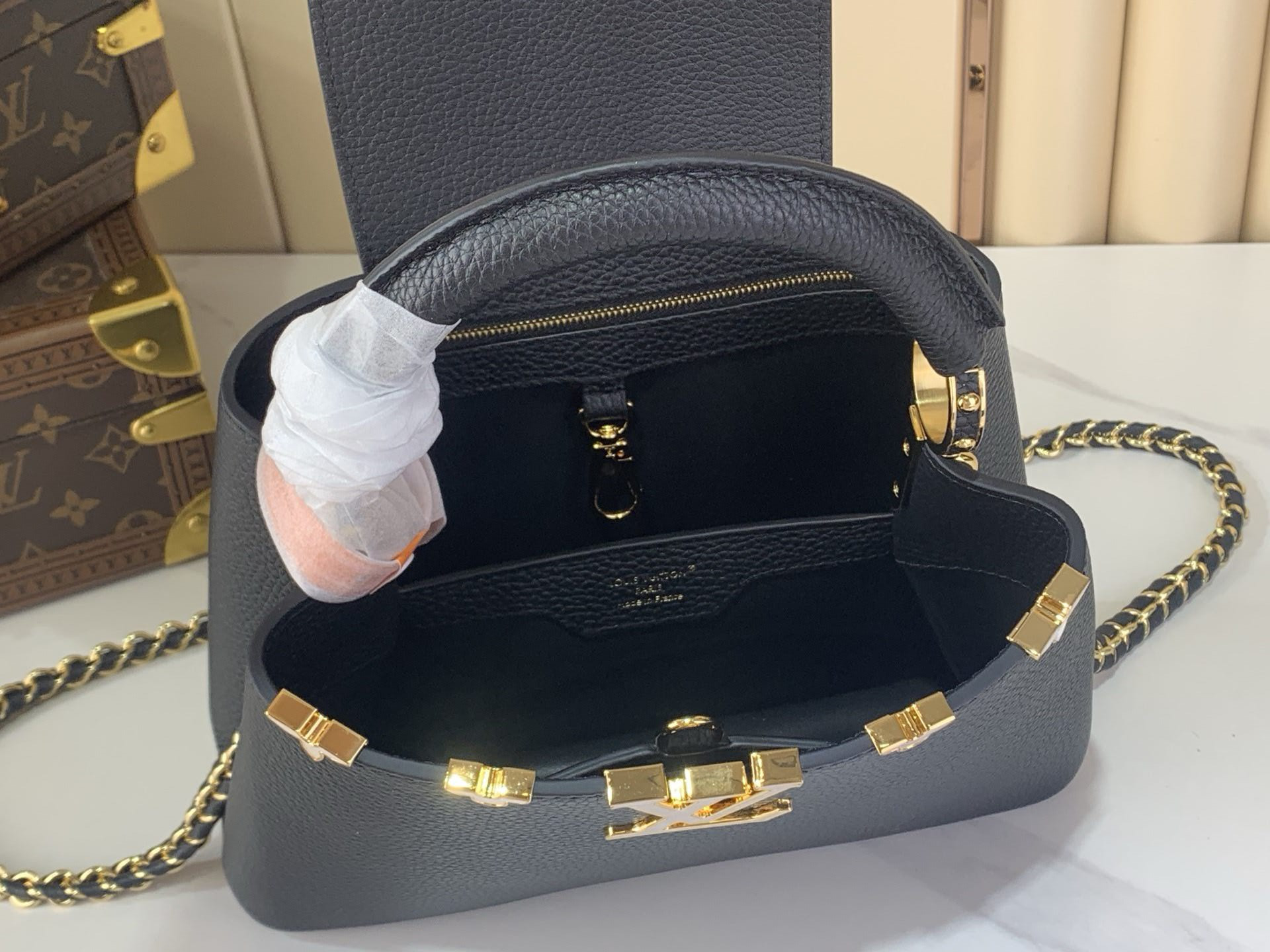 LV Capucines BB M25404 27x17.3x9cm