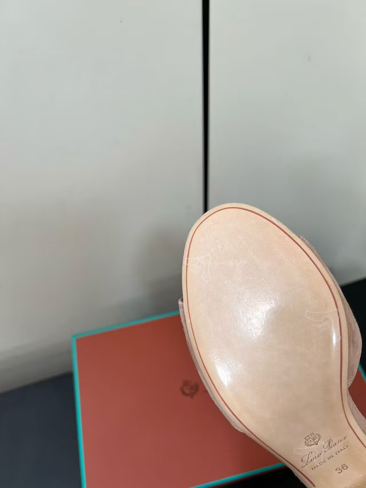 ua L**o p*ana summer charms sandal