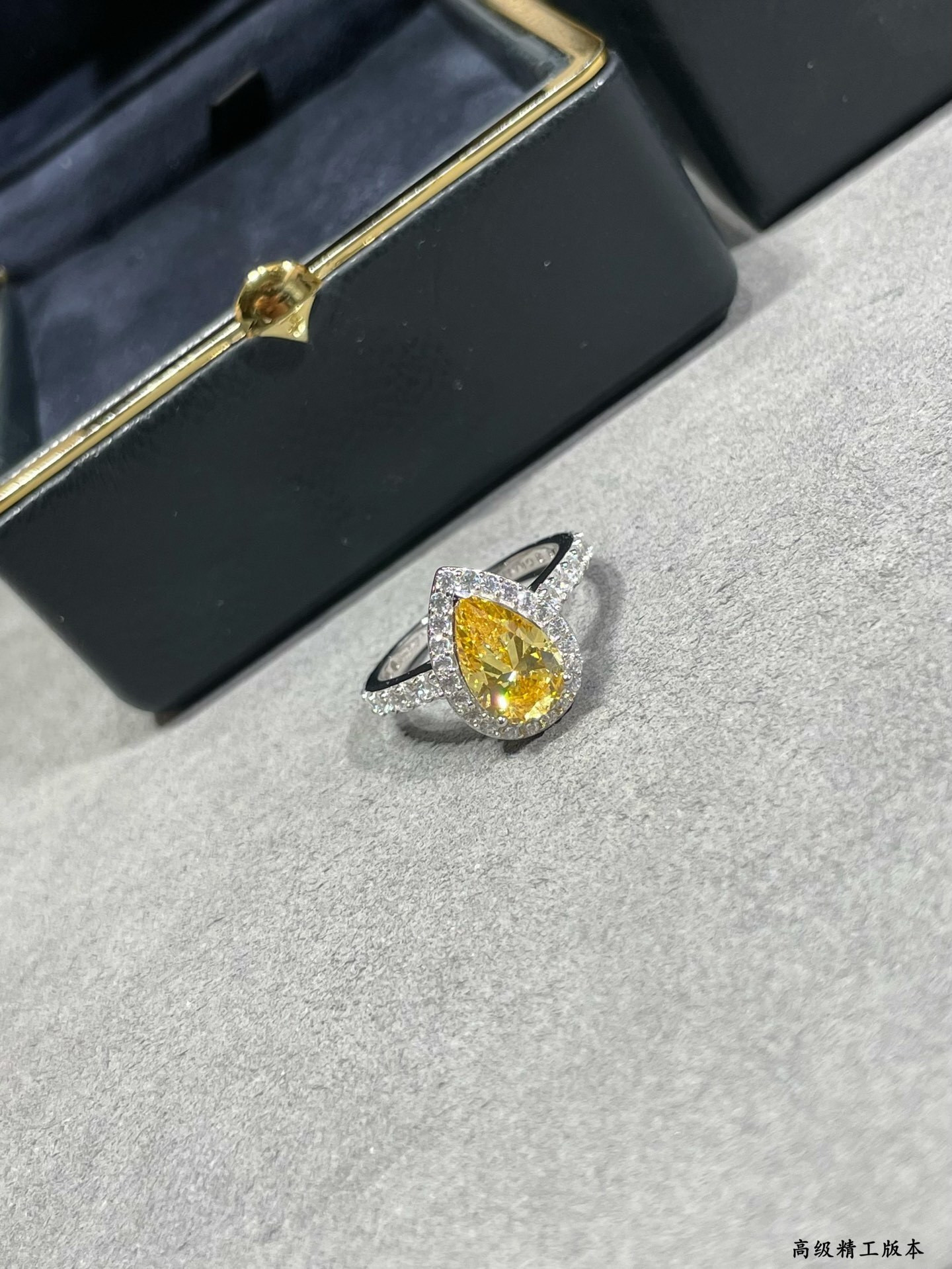Gr*ff teardrop-shaped di*m*nd ring ag925