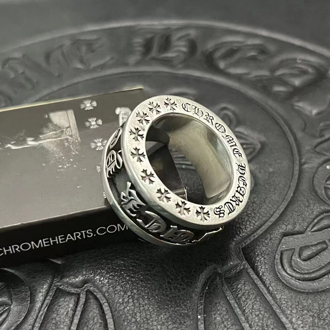 Ch**me He**ts ring