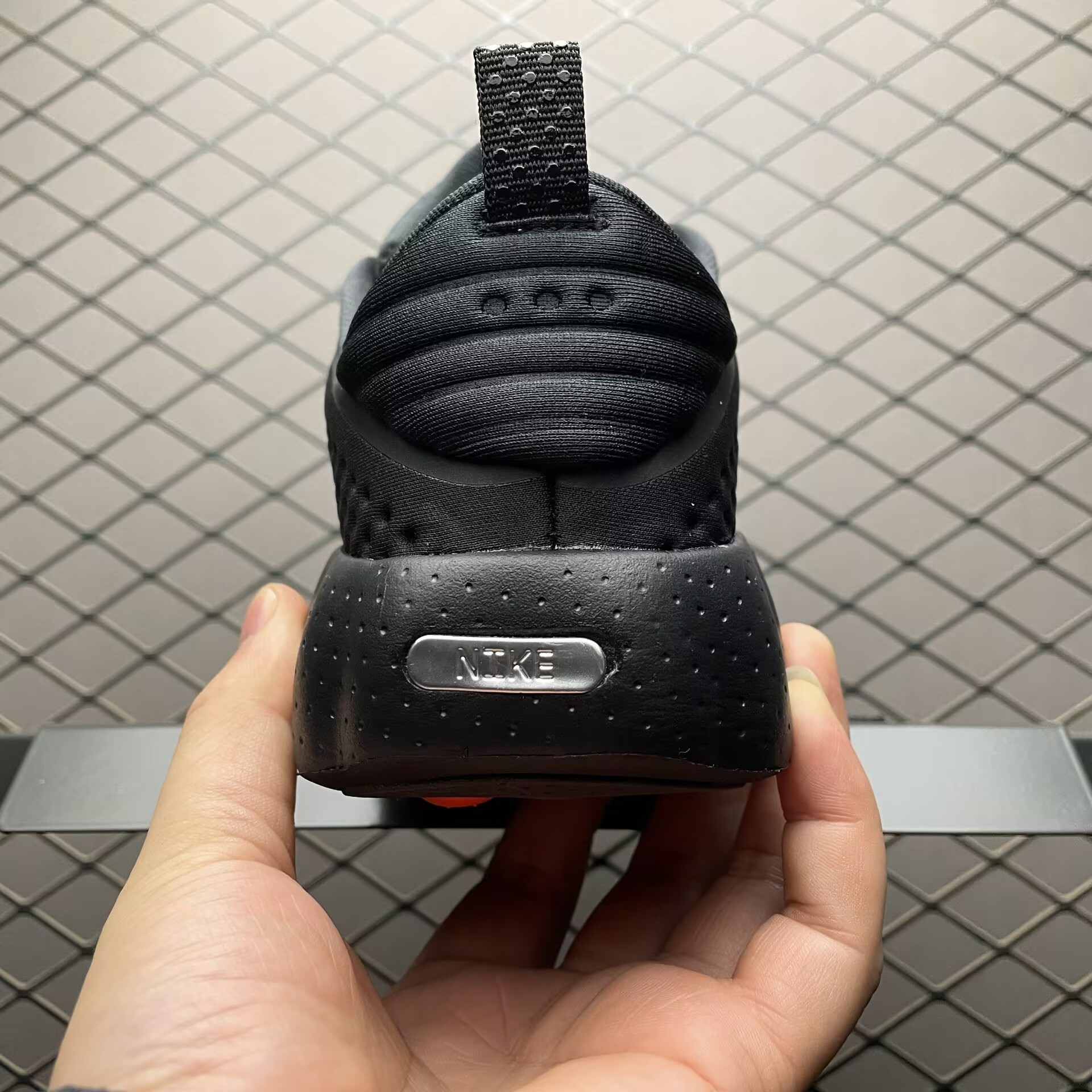 UA Nike Mind 002