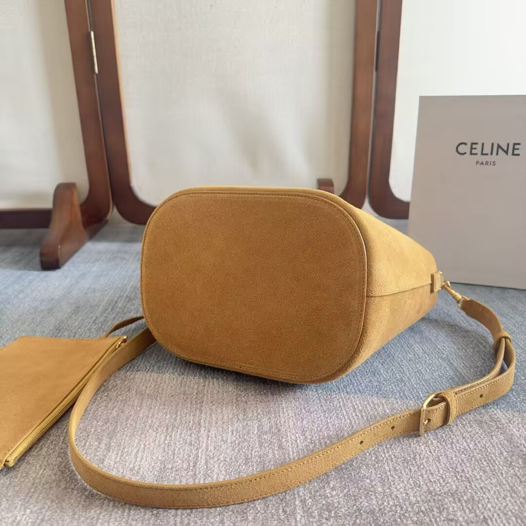 Ce**e medium bucket l0*ise in nubuck calfskin 23.5x24x16cm