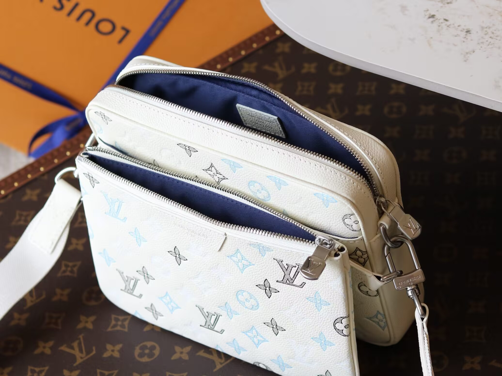 LV Trio Messenger M28854 25x18.5x7cm