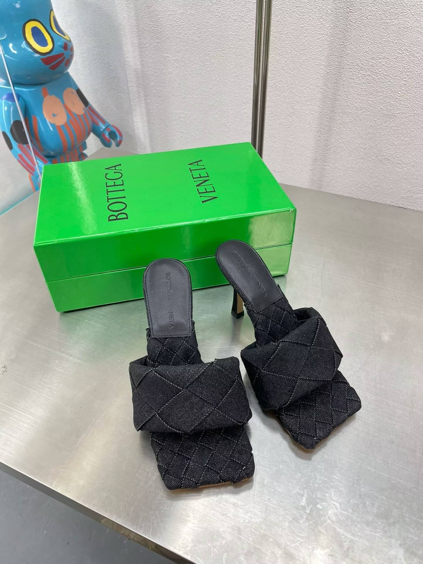 ua bo*te*ga Ve*ne*ta lido slides