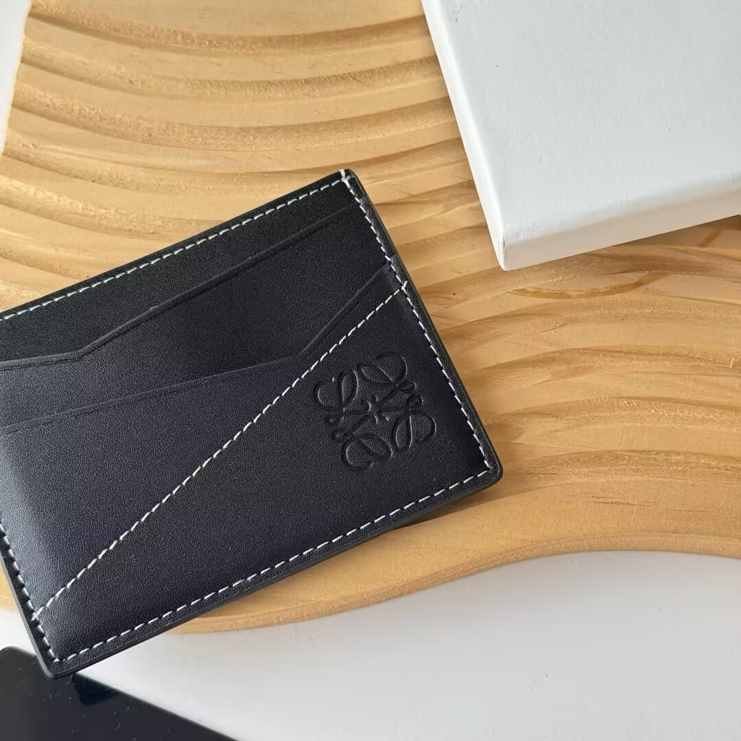 L0ew* puzzle cardholder