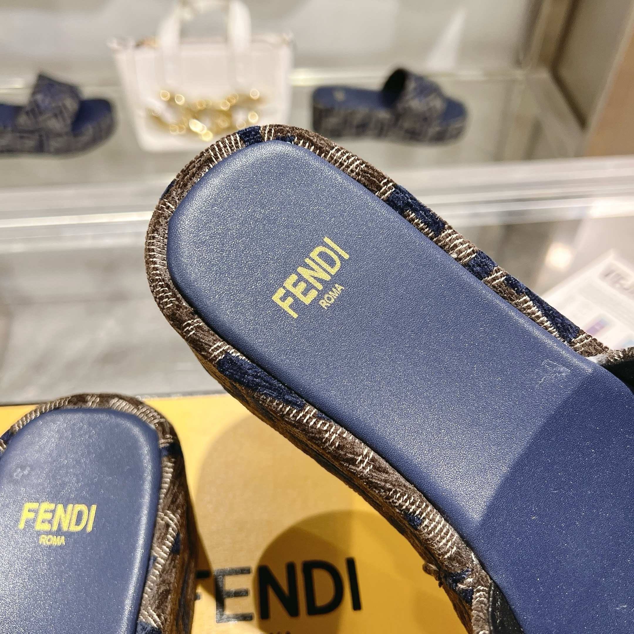 ua F**di sunshine ff chenille jacquard platform sandals