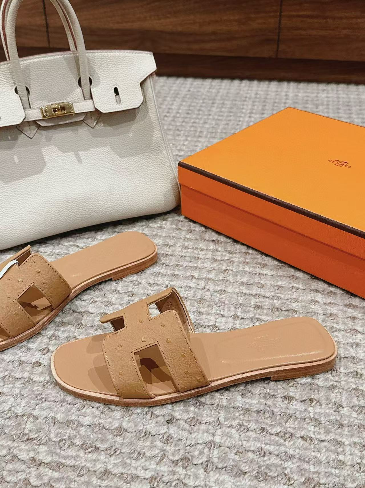 ua H**me5 oran sandal