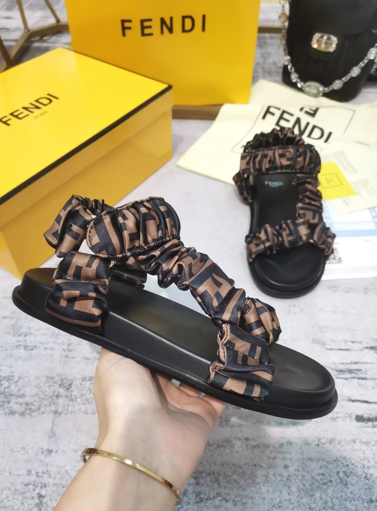 ua F**di feel sandals