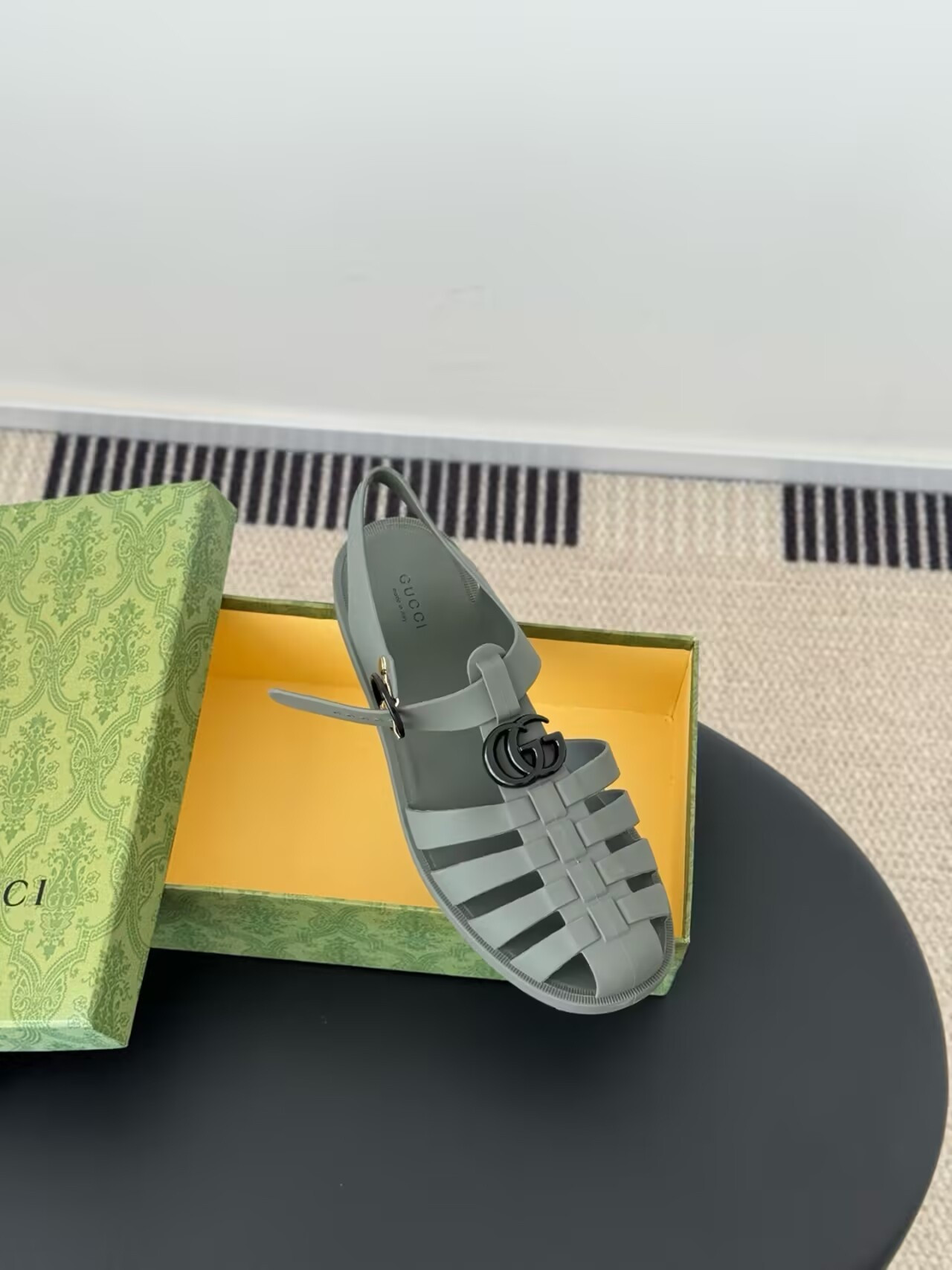 ua G*u*i sandal with double g