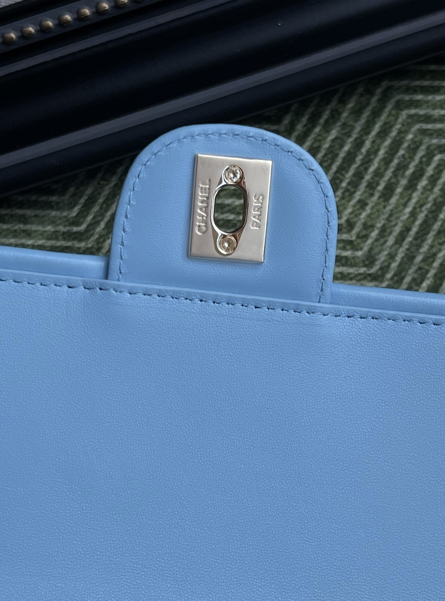 Ch*el flap bag as6017 23x14.5x6cm