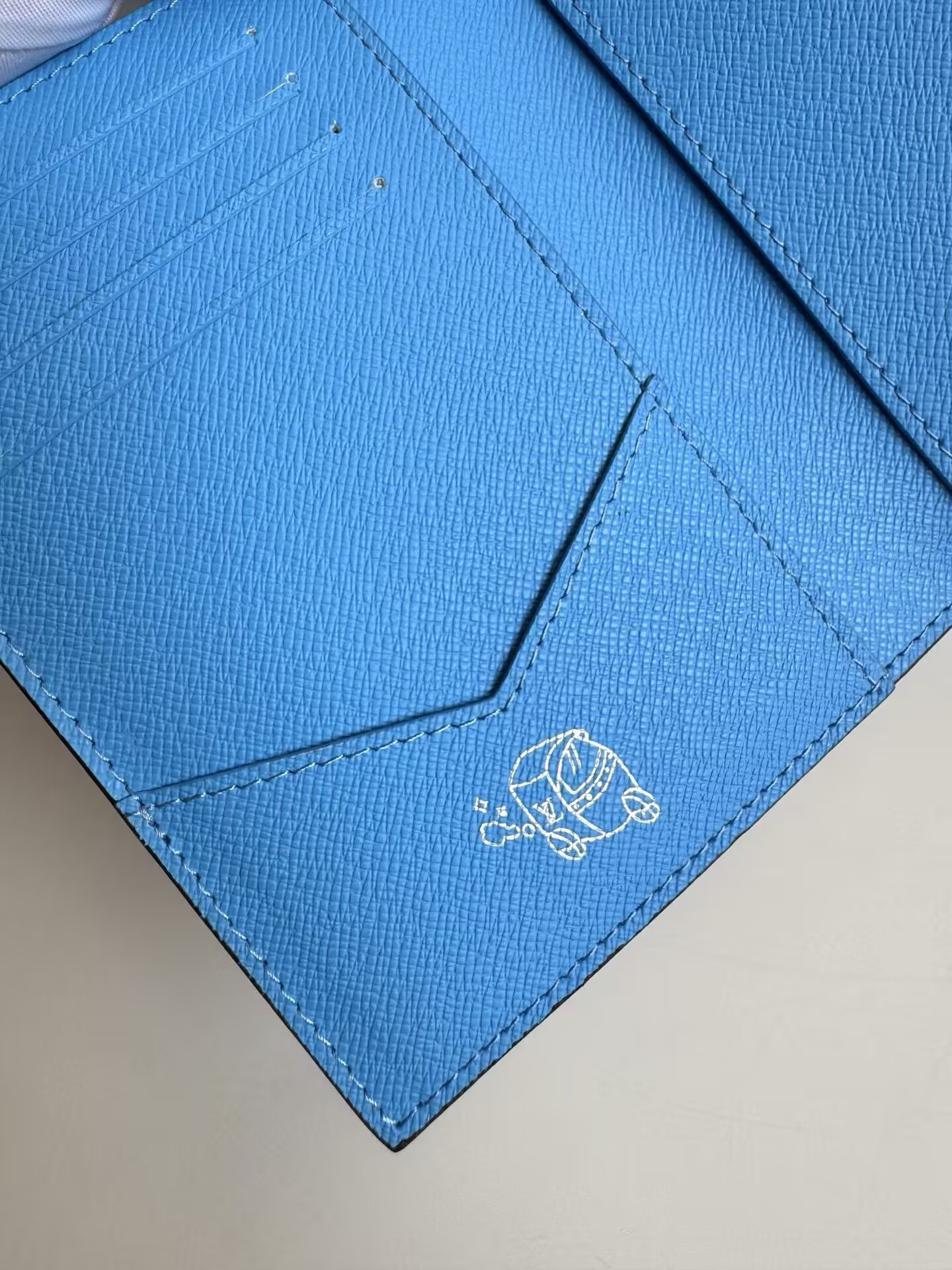 LV Passport Cover M28008 10x14x2.5cm