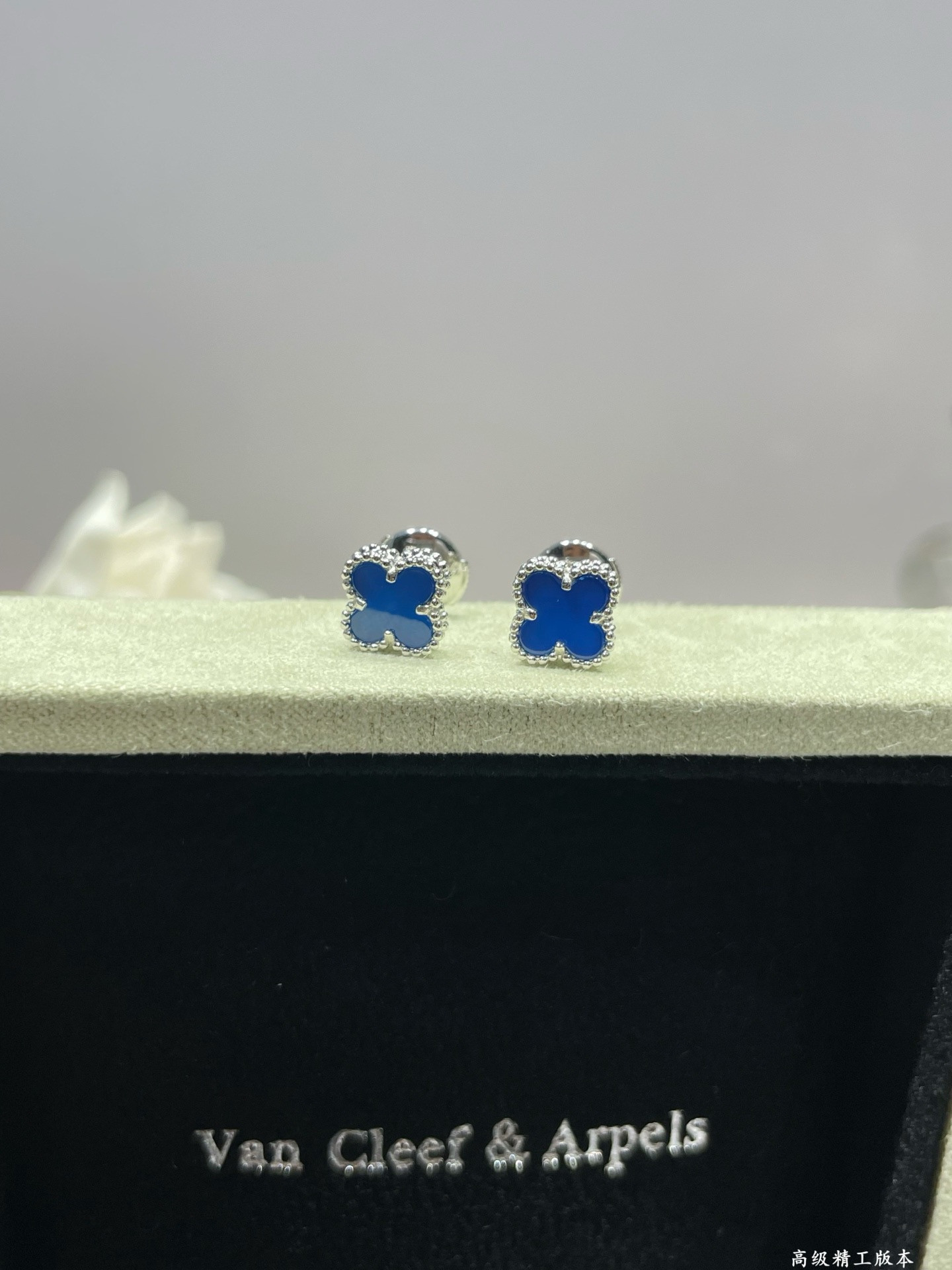 V*N CL*F & arpels four-leaf clover earrings