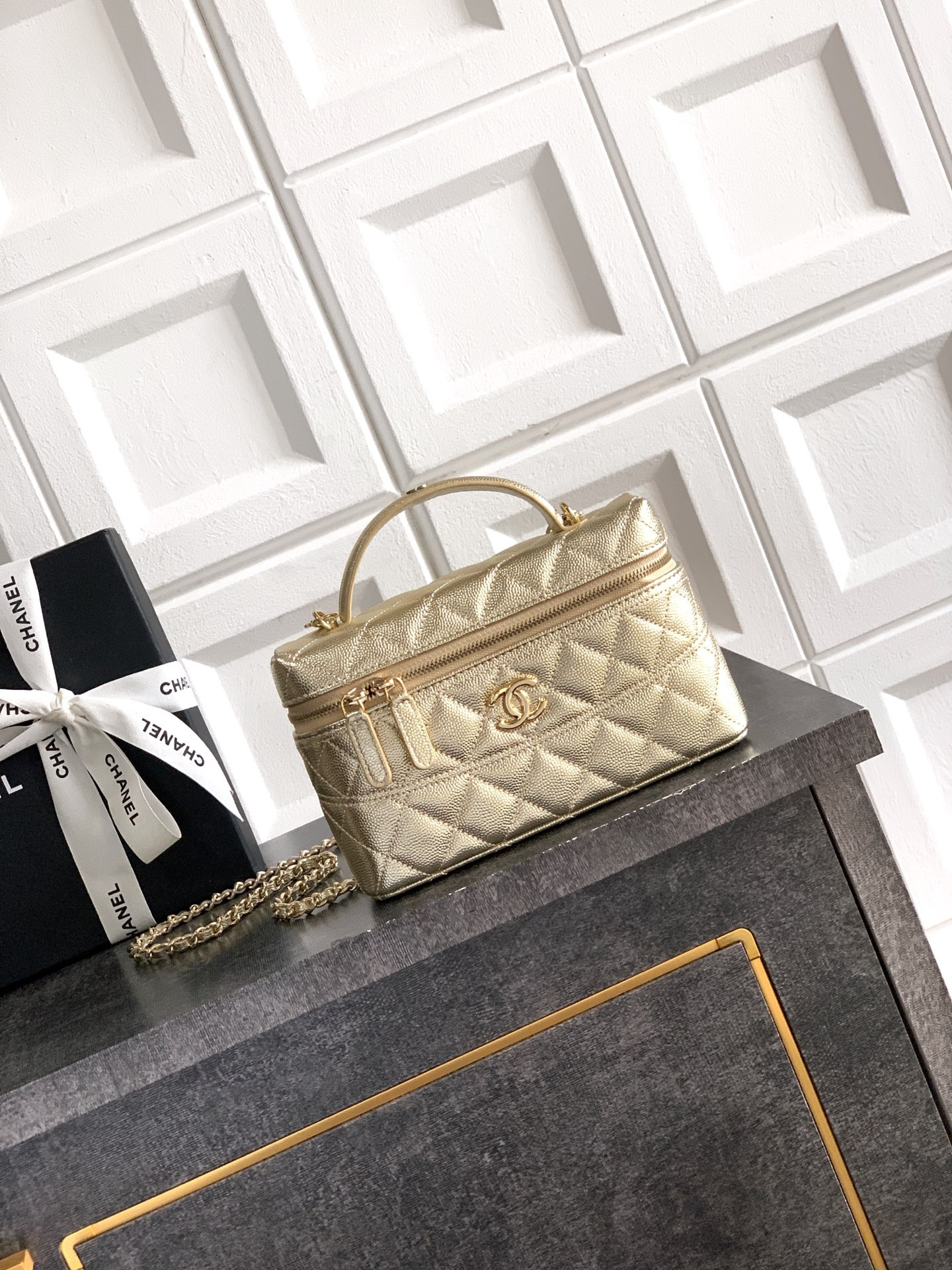 Ch*el long vanity with chain 17×19.5×5cm