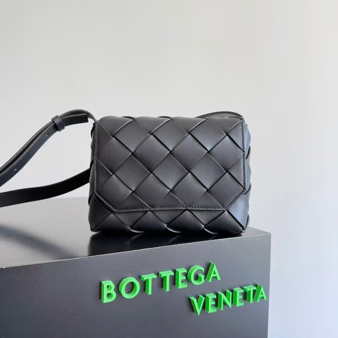 bo*te*ga Ve*ne*ta diago small crossbody bag 22.5x16.5x5.5cm