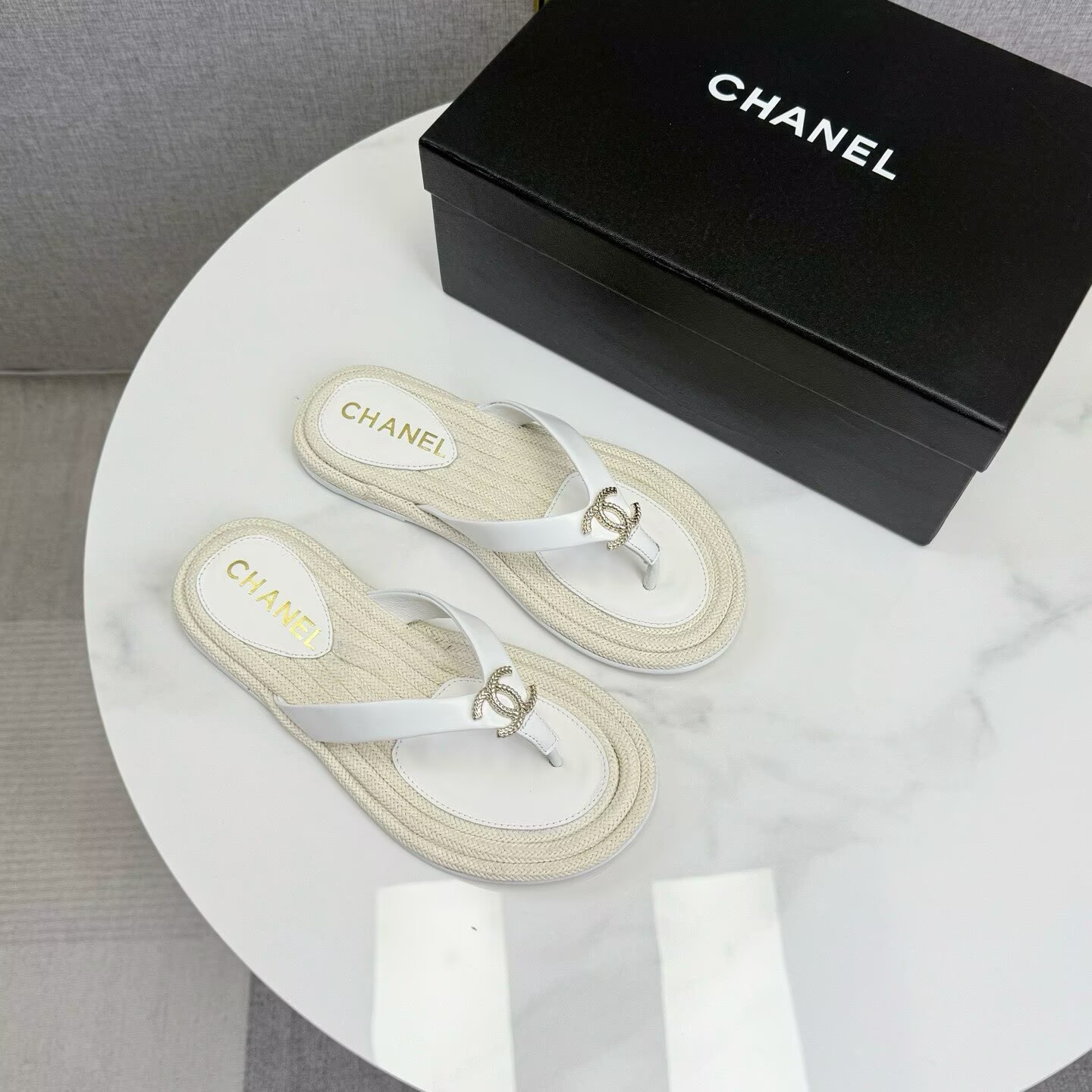 ua Ch*el flip-flops
