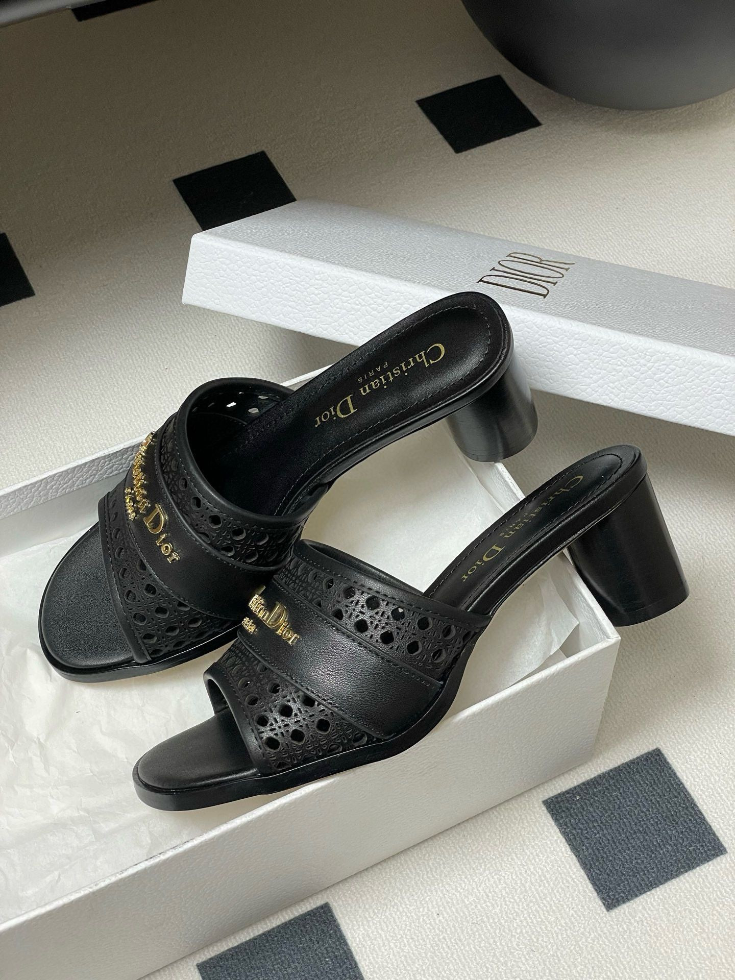 ua D*or d-lane heeled slide