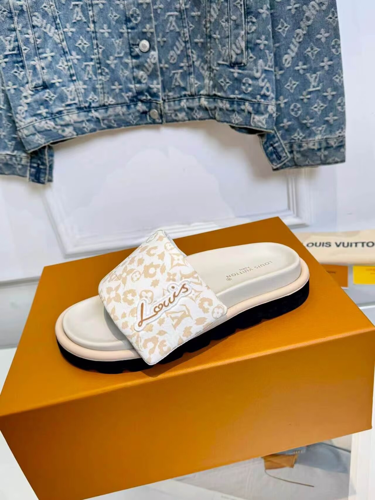 UA LV Pool Pillow Slides