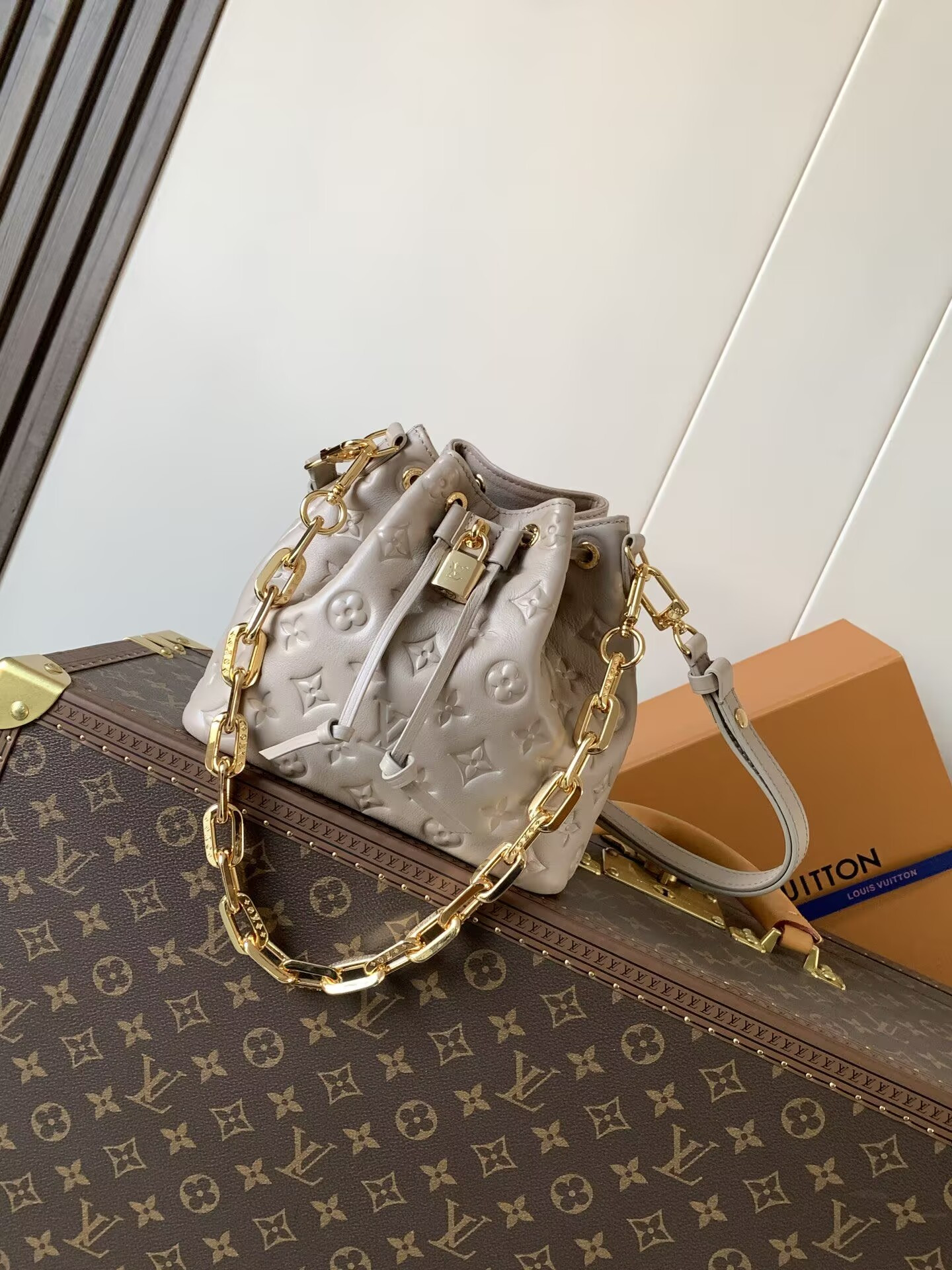 LV Coussin Bucket M26530 20x10x20cm