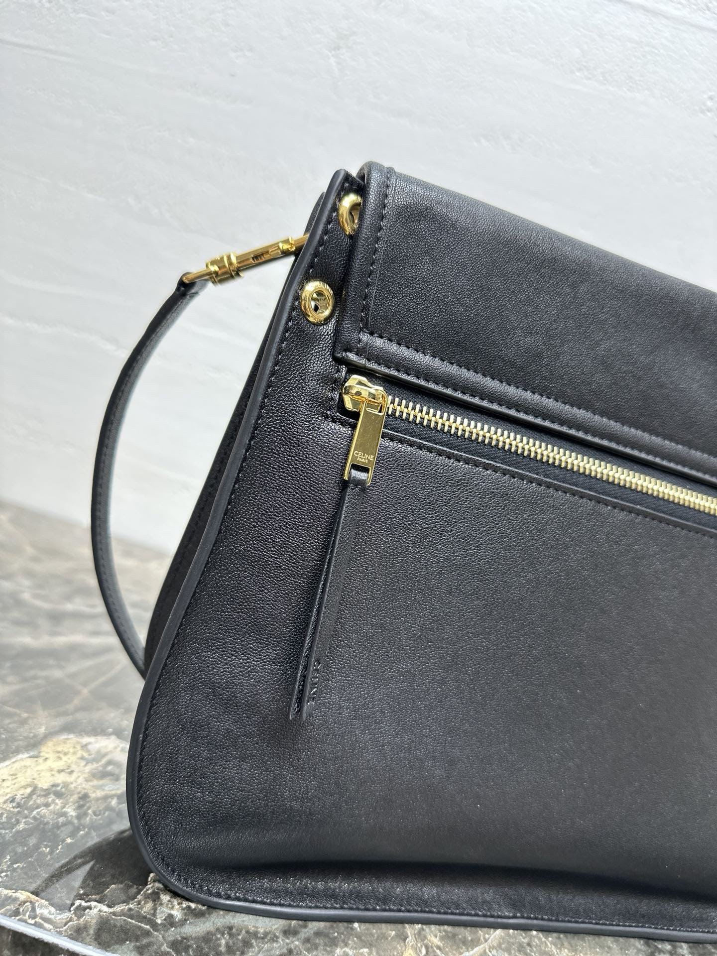 ce**e soft triomphe besace in S*pple shiny lambskin 34x25x13cm
