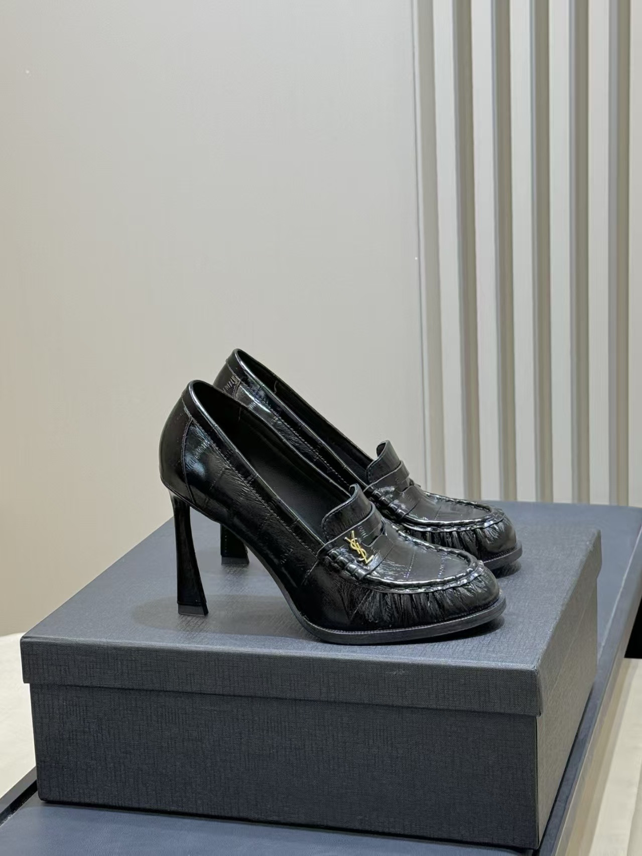 ua Y*L le loafer pumps