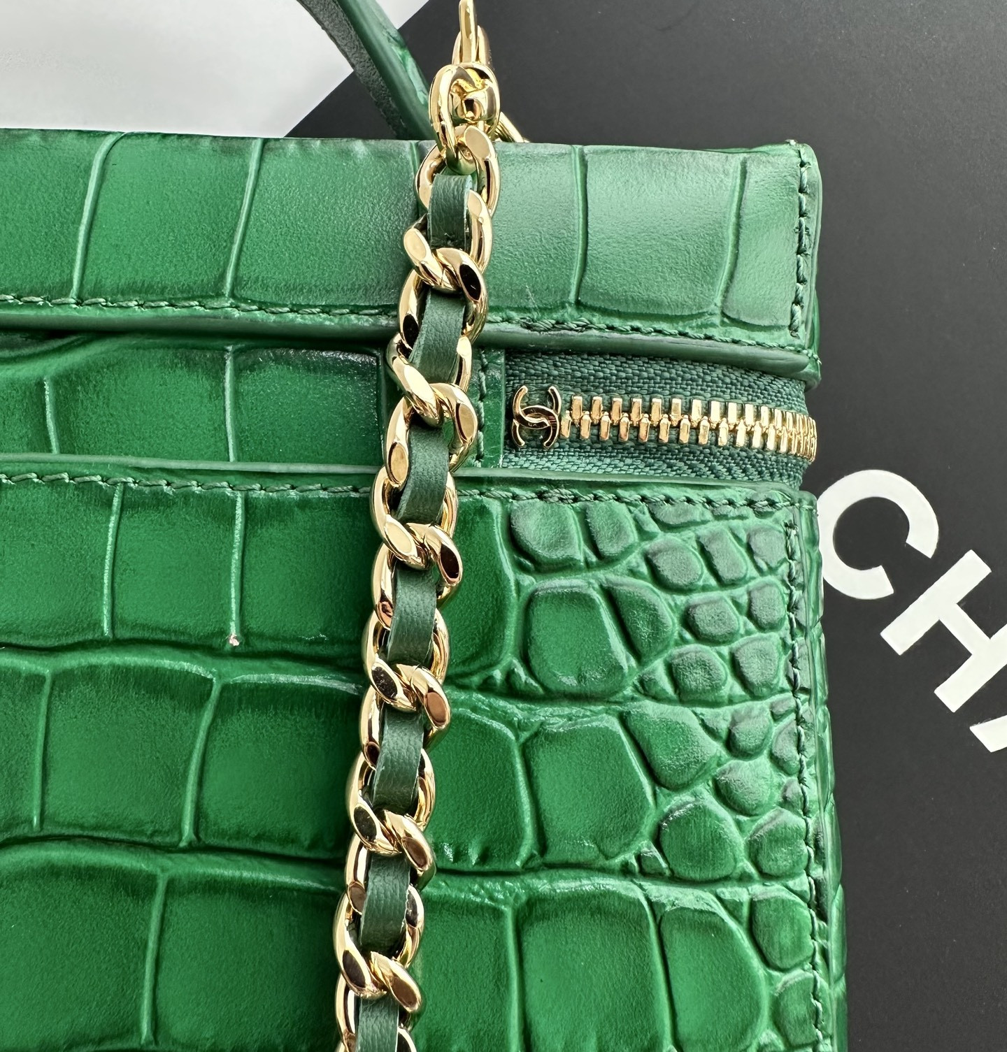 Ch*el vanity with chain 17x19.5x5cm