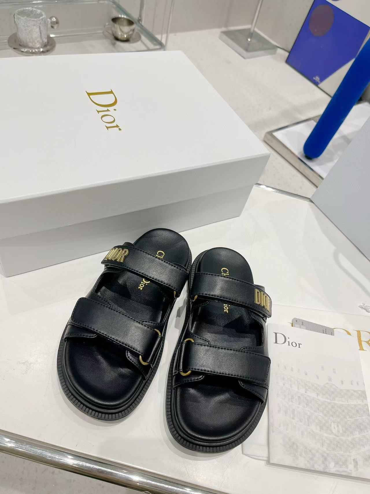 ua D*or D*oract sandal
