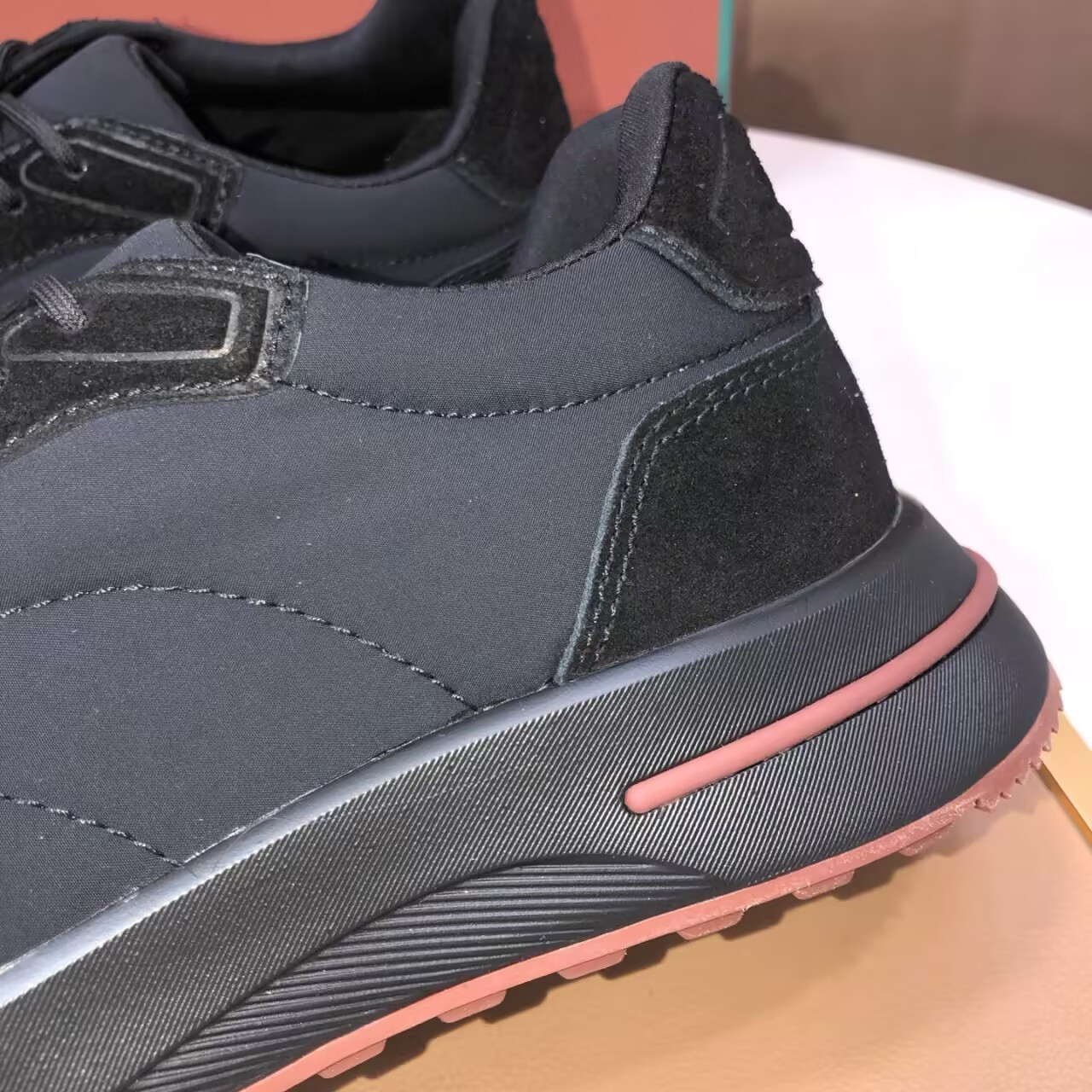 ua L**o p*ana week end walk sneakers