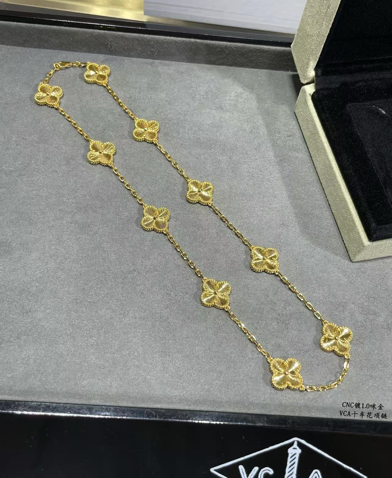 V*N CL*F & arpels ten-flower four-leaf clover necklace