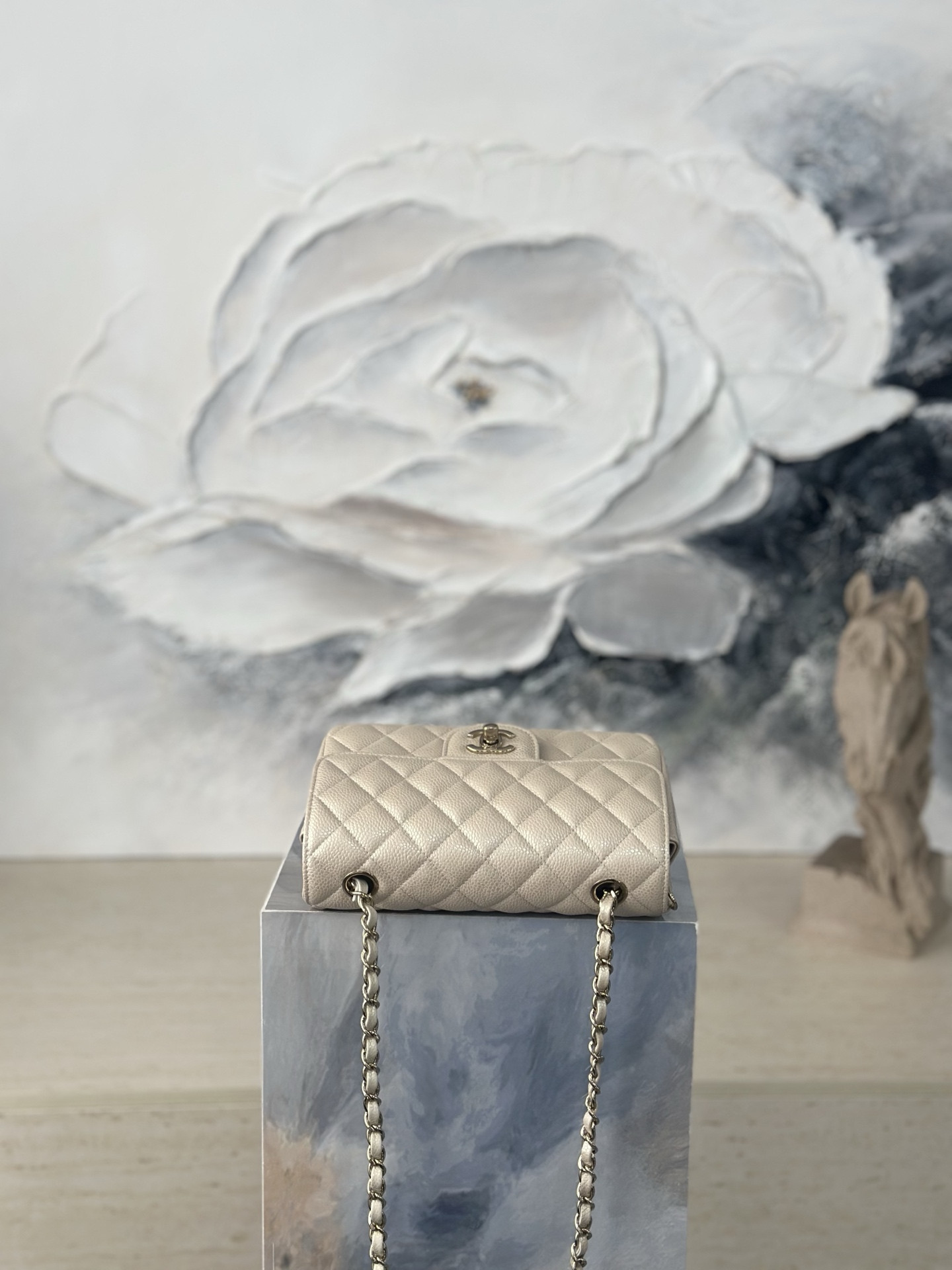 Ch*el flap bag pearlescent light beige as1116 20x12x6cm