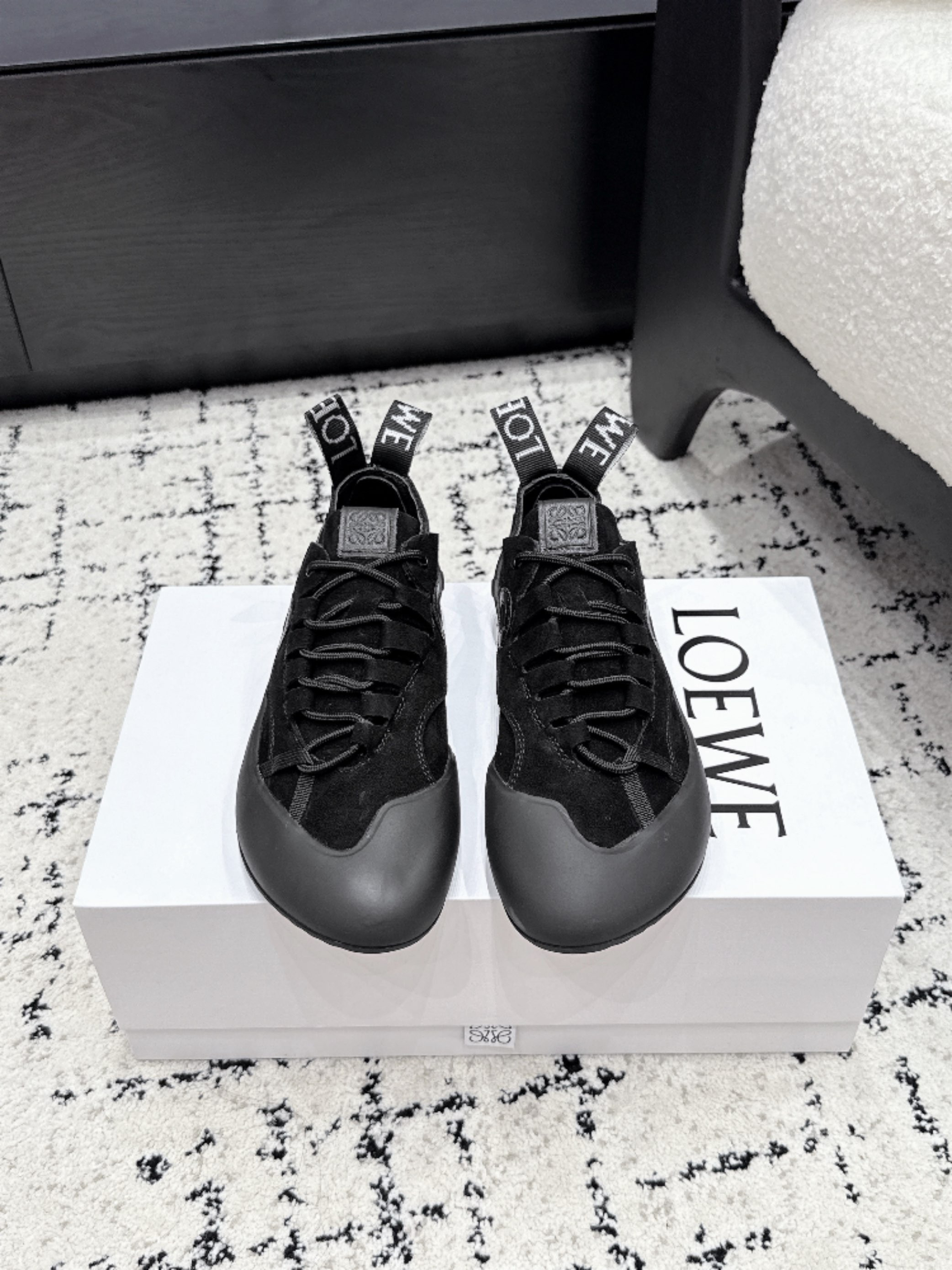 ua L0ew* grip sneaker