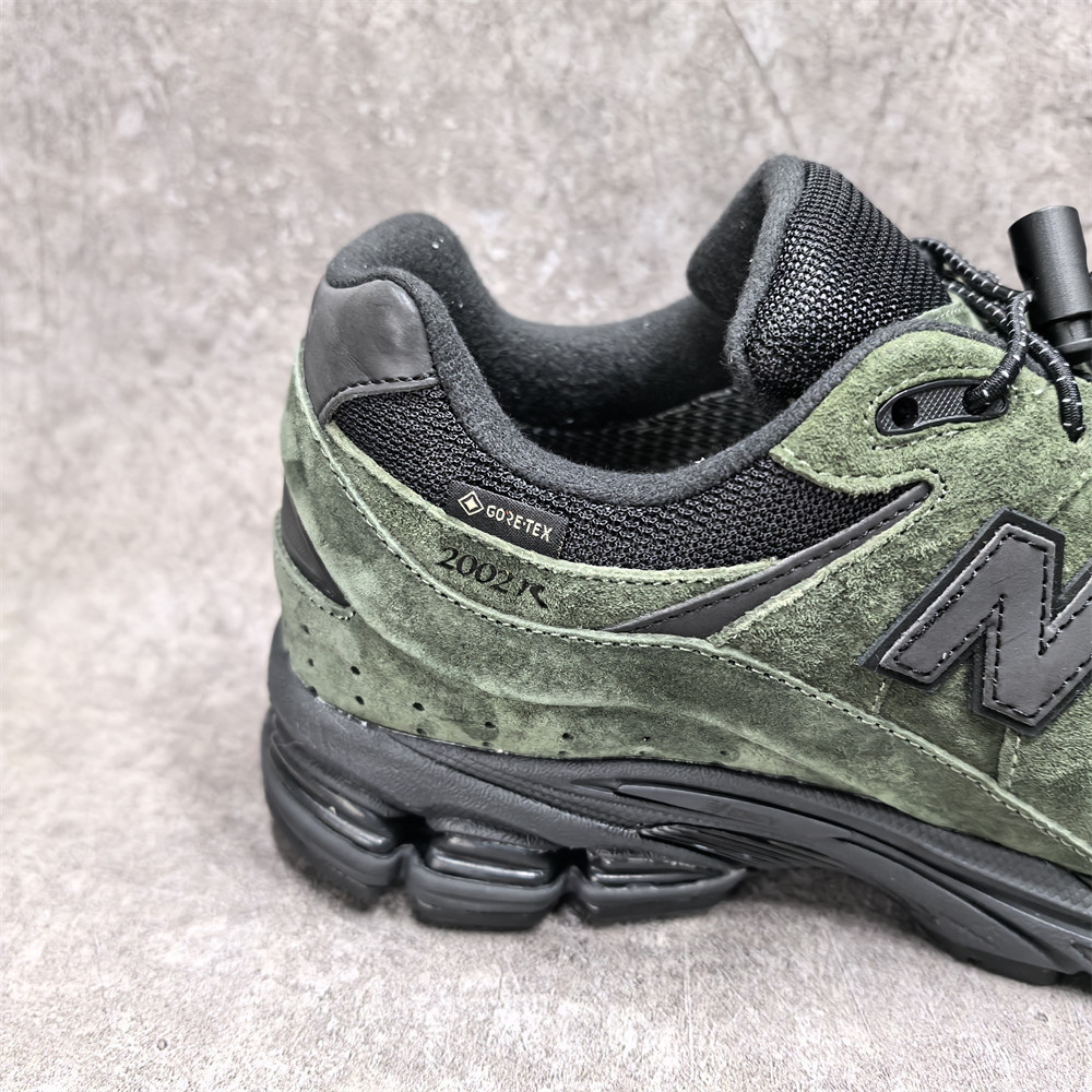 UA New Balance 2002R