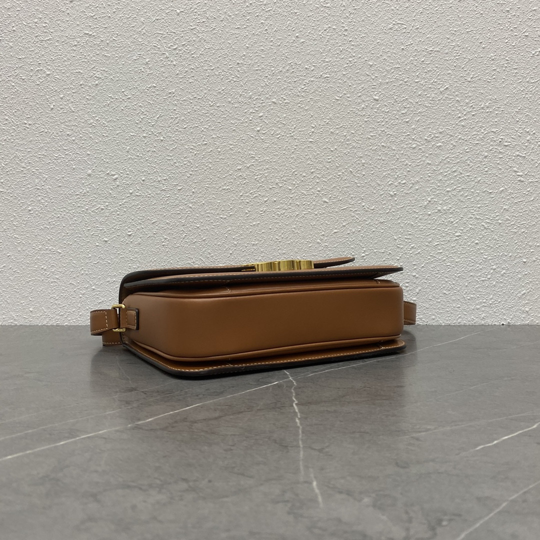 Ce**e triomphe bag 22x16.5x7cm