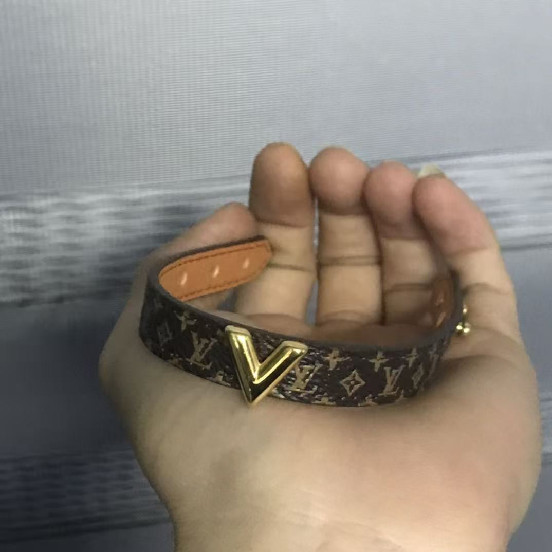 l0*is V*t0n essential v bracelet