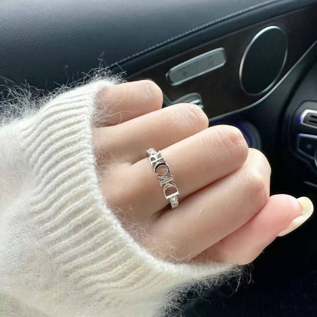 D*or dio(r)evolution ring